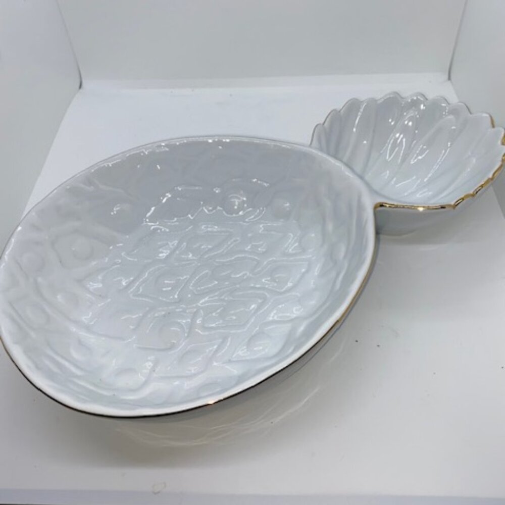 Lilly Pulitzer Porcelain Pineapple Shaped Chip and Dip Serving Bowl White Gold